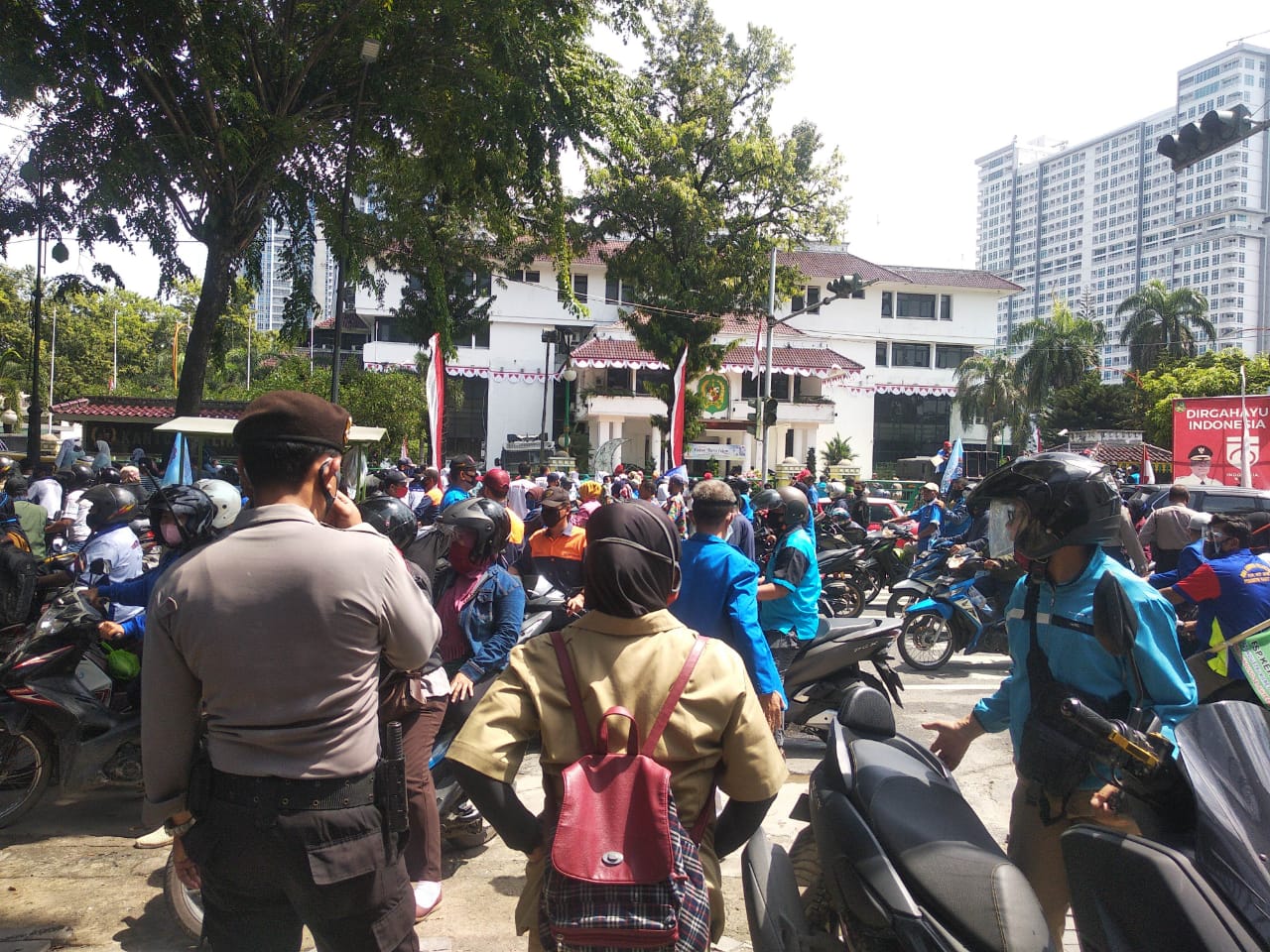 Tolak Omnibus Law di Medan, Ribuan Buruh Turun Kejalan