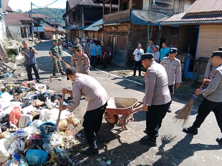 Polres Madina Gelar Aksi Peduli Lingkungan bersama Warga