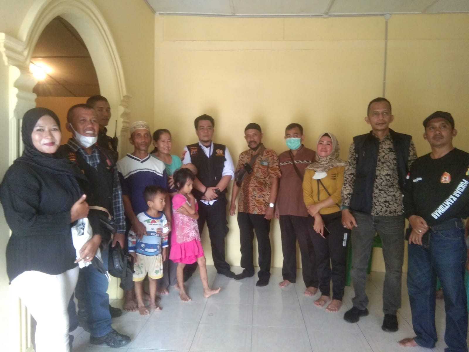 Pokdar Kamtibmas Bhayangkara Medan Helvetia Berikan Bantuan kepada Penderita Scabies