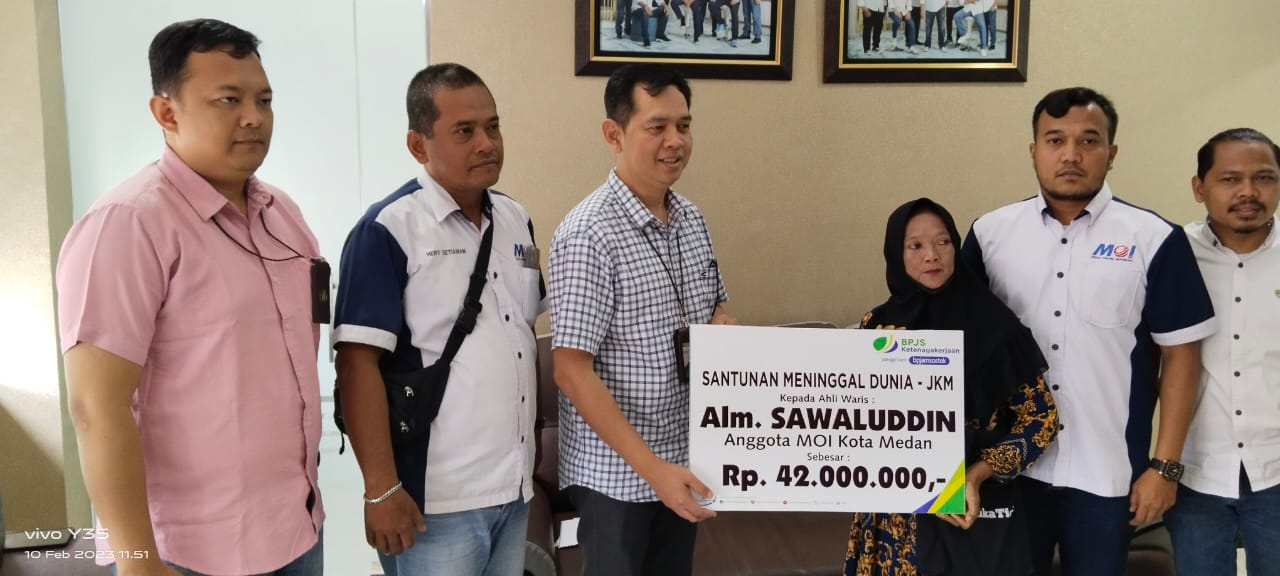 BPJS Ketenagakerjaan Cab.Medan Utara Menyerahkan Santunan Kepada Anggota DPC MOI Kota Medan