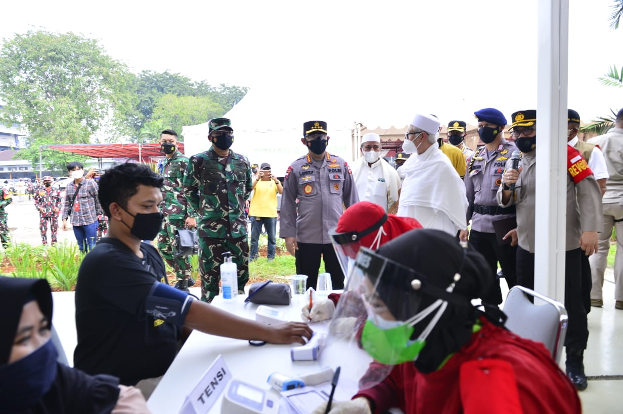 Target 4.500 Orang, TNI-Polri Gelar Vaksinasi Massal bersama Rabithah Alawiyah di Cibis Park