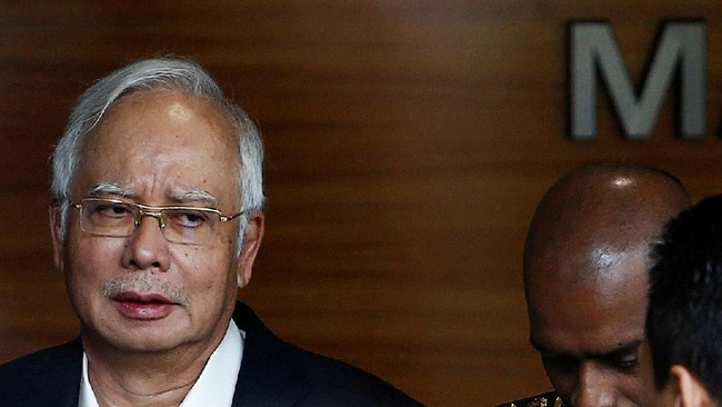 Najib Razak Sementara Akan Ditahan Semalam, Didakwa Besok