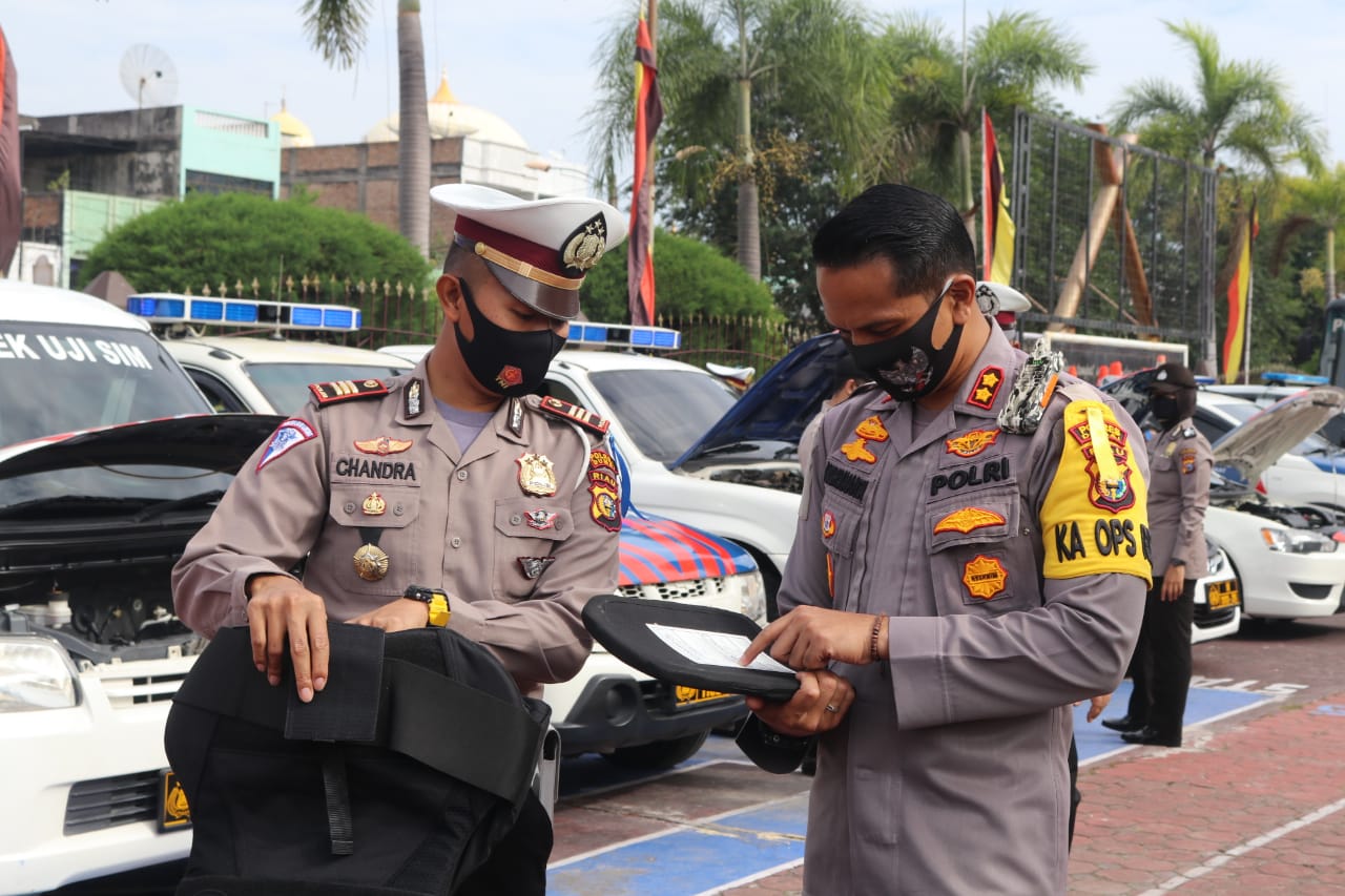 Kapolres AKBP Andri Ananta Yudhistira Cek Kendaraan Dinas Para Personil Polres Dumai