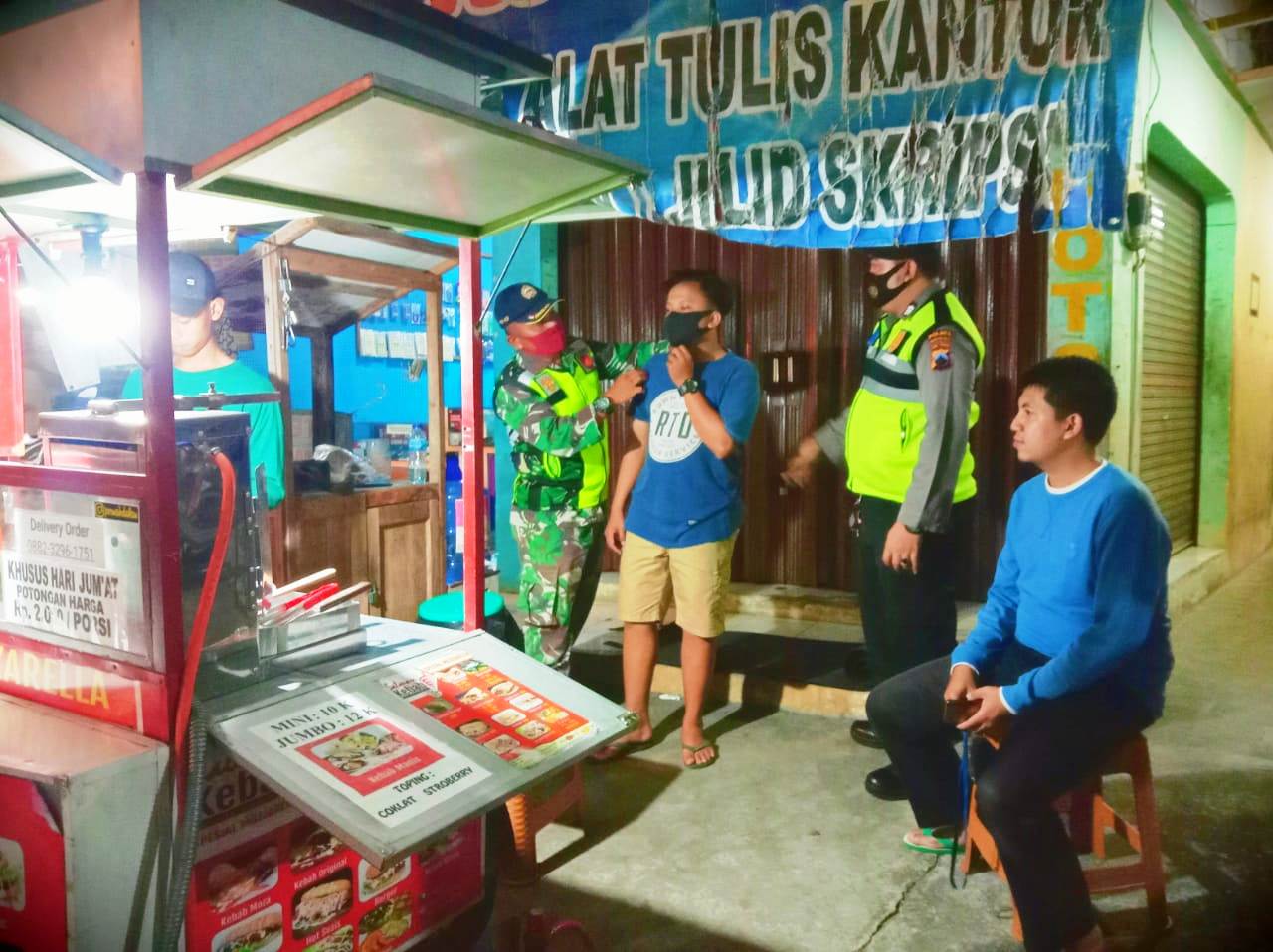 Hindari Kerumunan, TNI Polri Himbau Beli Makanan Bungkus saja dan Bawa Pulang 