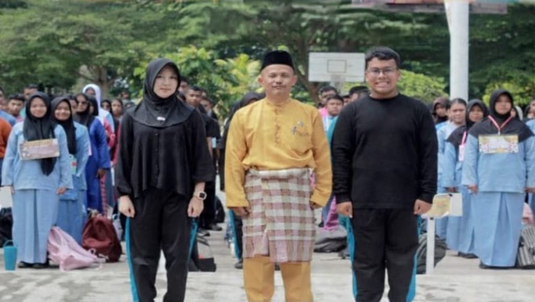 Kepala SMAN 2 Dumai Resmi Tutup Kegiatan MPLS Tahun Ajaran 2026/2027