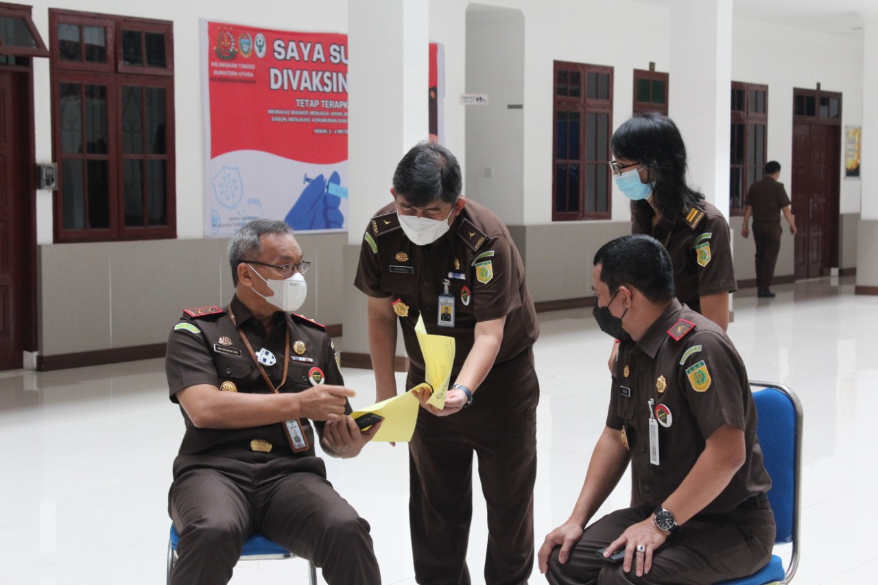 Hari Pertama Masuk Kerja, Seluruh Pegawai Kejati Sumut Langsung Rapid Antigen