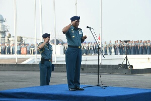 Danlantamal I Pimpin Upacara Bendera di Mako Lantamal I 