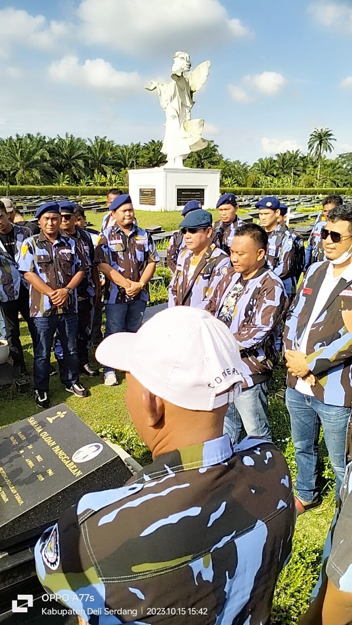 Jelang Pelantikan, Pengurus  Satgas Inti Maha Sakti Karya DPD IPK Sumut Ziarahi Makam Olo Panggabean