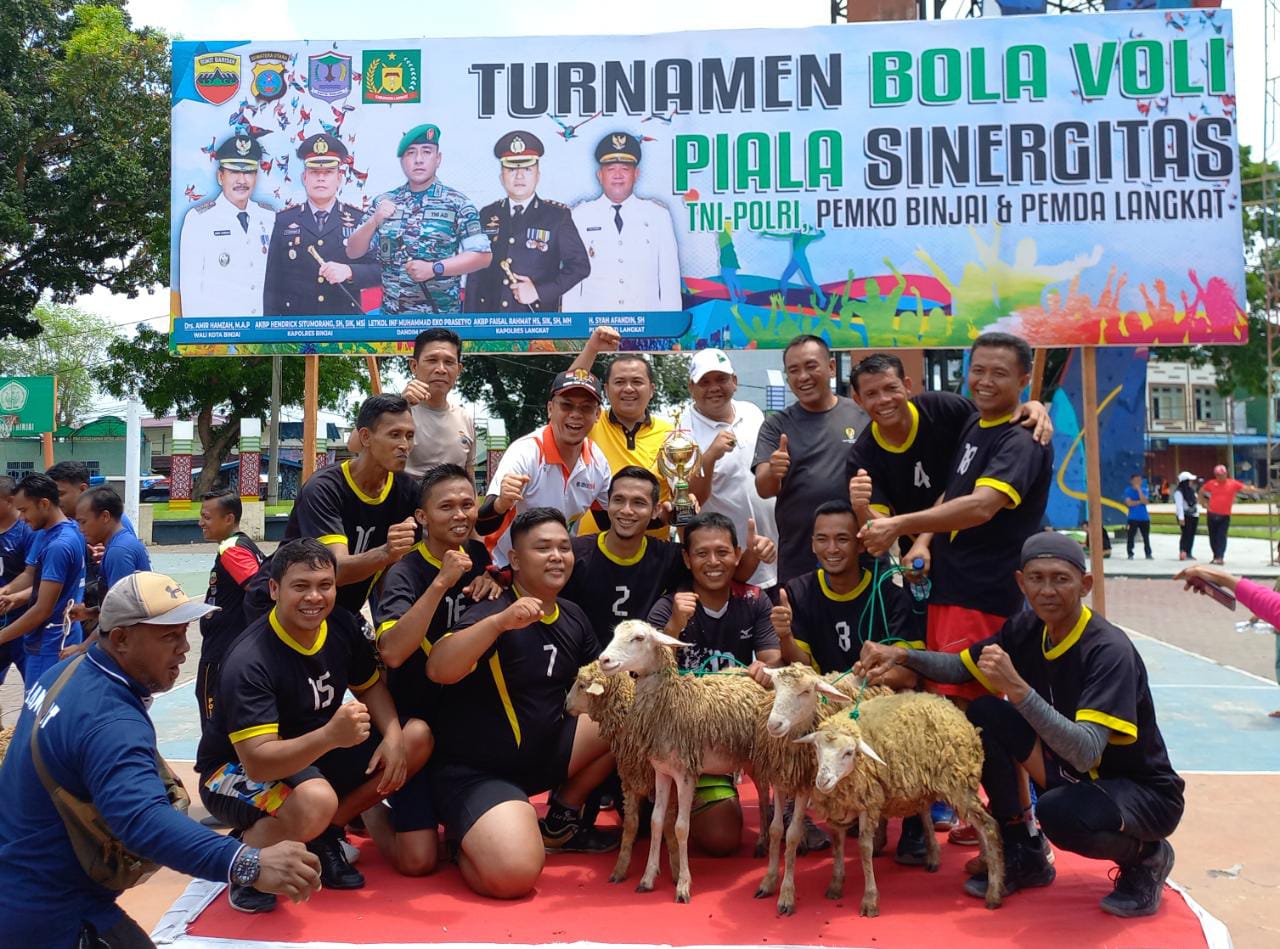Team Pemko Binjai - Pemkab Langkat Raih Juara 1 Turnamen  Bola Voli Sinergitas TNI-Polri