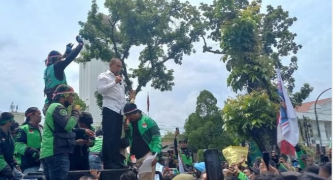 Kritik Penyesuaian Tarif dan Tolak Kenaikan BBN Ratusan Driver Ojol Gruduk Kantor Gubernur Sumut