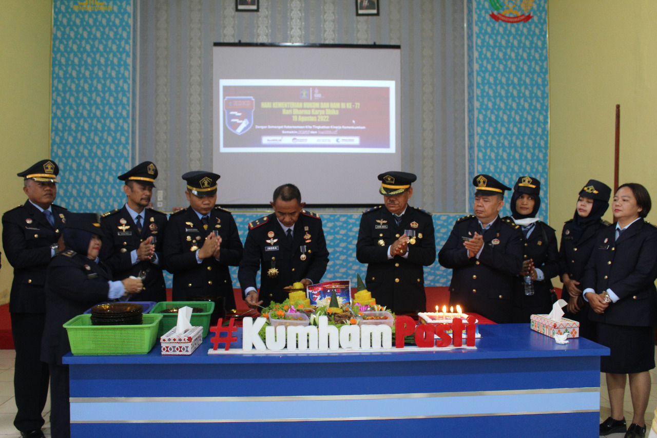 Lapas Kelas IIB Padangsidimpuan Kanwil Kemenkumham Sumut Gelar Tradisi Potong Tumpeng