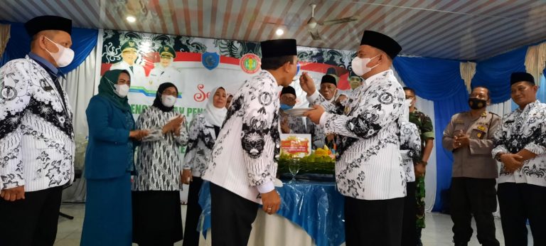 Bupati Labuhanbatu:  Bodoh dan pintarnya anak Labuhanbatu ada ditangan guru