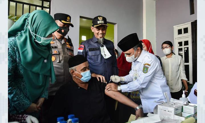 Roadshow Vaksinasi Lansia Diselenggarakan Serentak Oleh Pihak Puskesmas Kota Dumai