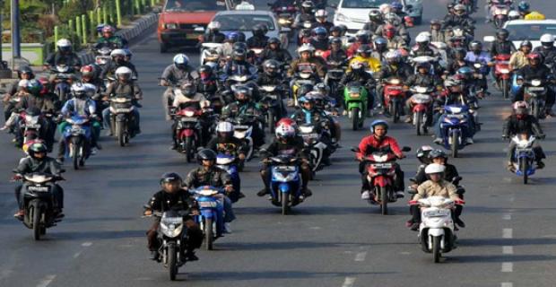 Pemudik Bermotor Mulai Menyemut di Karawang