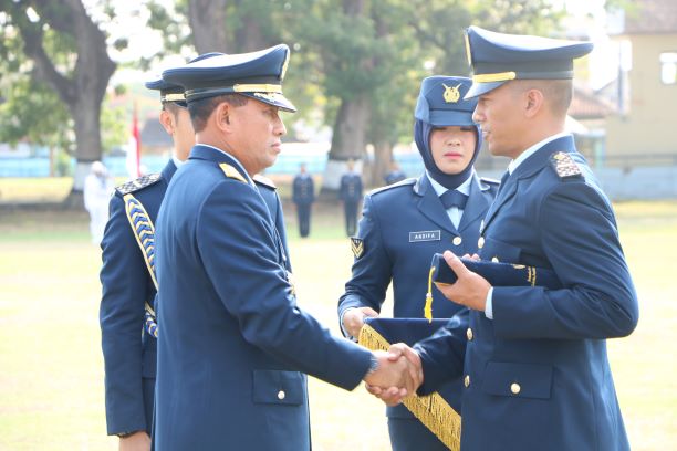 Kasau Lantik 240 Perwira Baru Setukpa Angkatan ke-22  di Lanud Adi Soemarmo