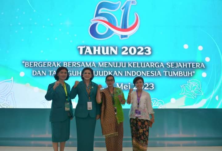 Hebat, Kader Posyandu Dairi Ratna Kudadiri Terima Penghargaan dari Ibu Negara Iriana Joko Widodo