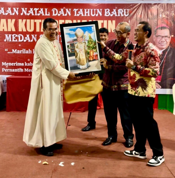 Mgr. Kornelius Sipayung OFMCap Uskup Agung Medan Pimpin Misa Natal dan Tahun Baru Anak Pernantin Med