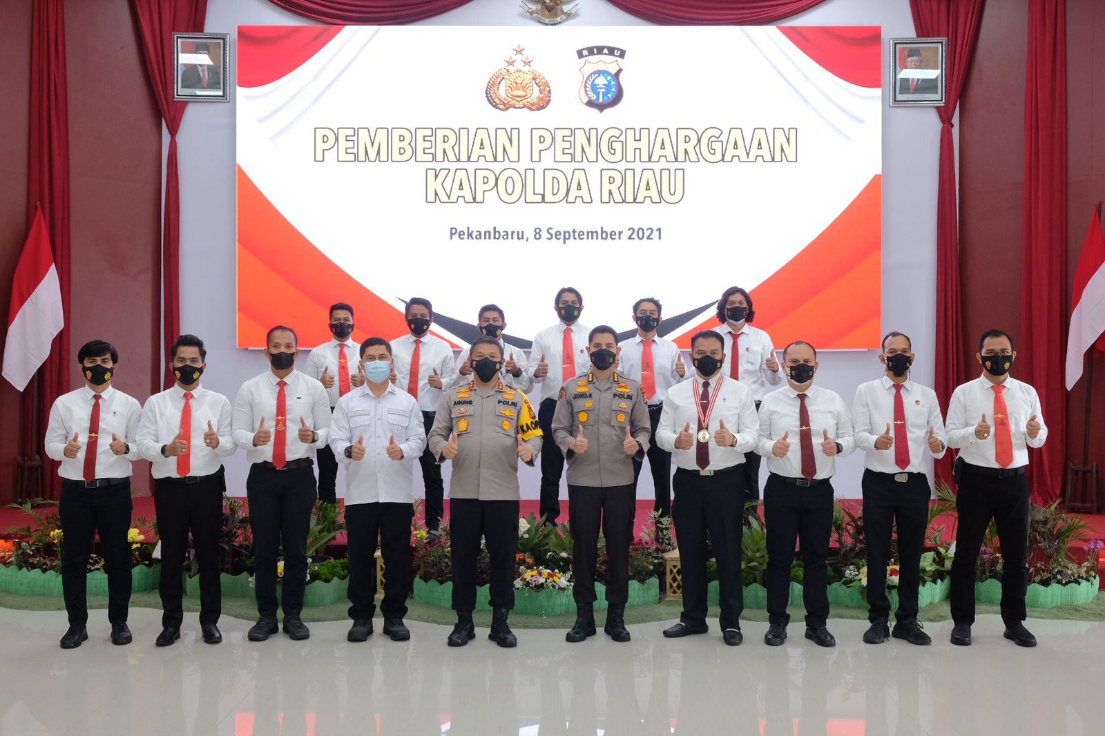 41 Personel Berprestasi Mendapatkan Penghargaan Kapolda Riau