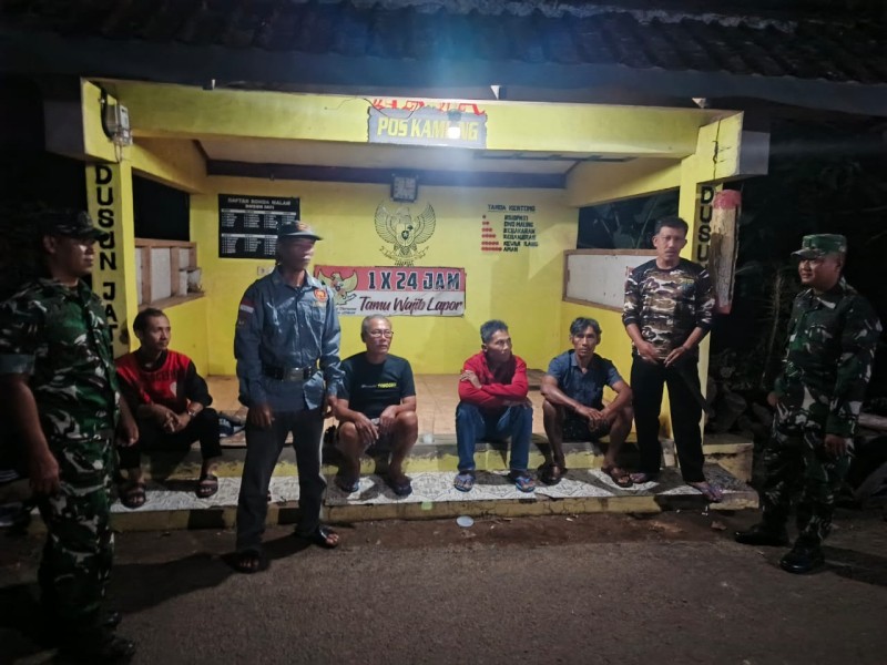 Lewat Patroli Malam, Babinsa Koramil Tirtomoyo Ajak Warga Wujudkan Wilayah Aman dan Kondusif