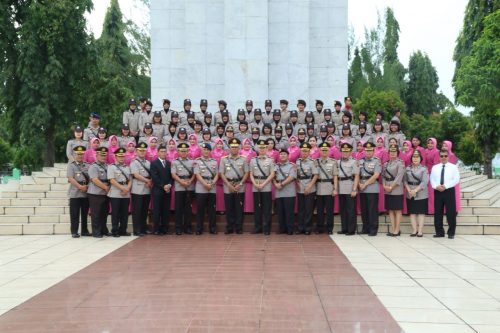 Kapolda Sumut Ziarah ke Makam Pahlawan Dalam Rangka HUT Bhayangkara ke-72