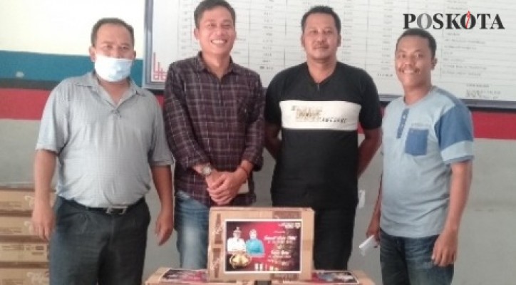 H.Edimin dan Keluarga berikan bingkisan Natal untuk Pendeta se Labuhanbatu Selatan