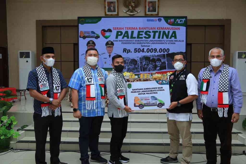 Pemkab Labura dan Masyarakat sumbang Ambulance ke Palestina.