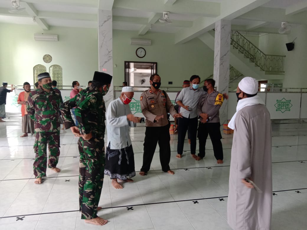 Sholat Jum’at Bersama, Inilah Cara Danramil 03 Serengan Dekat dengan Tokoh Agama dan Masyarakat