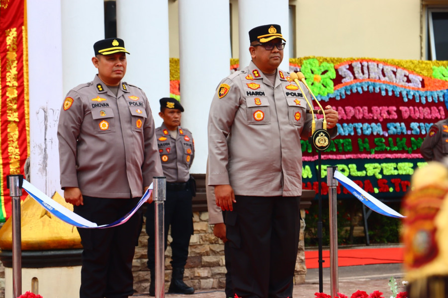 Kapolres Dumai Secara Resmi Menyerahkan Estafet Kepemimpinan Kepada Pengganti