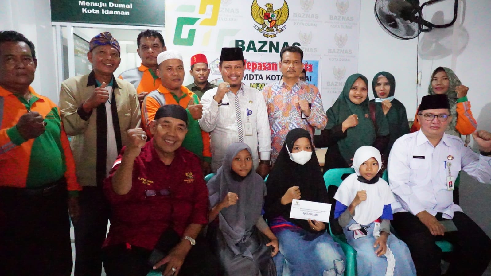 Baznas Kota Dumai Berangkatkan t3 Santri Ikuti Porsadin di Bandung