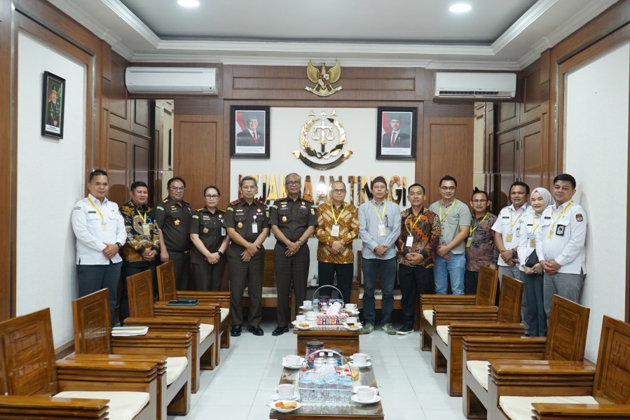 Perkuat Sinergi Pengawasan dan Penegakan Hukum, Kajati Terima Kunjungan Ketua KPU Provinsi Sumut