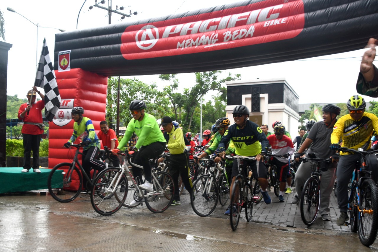 Jaga Kesehatan dan Kebugaran Tubuh, Pamen Kodam IV Gowes di Demak