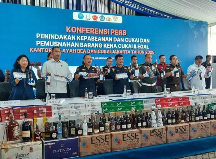 Kanwil Bea Cukai Jakarta Musnahkan Belasan Juta Batang Rokok Ilegal dan Ribuan Botol Miras