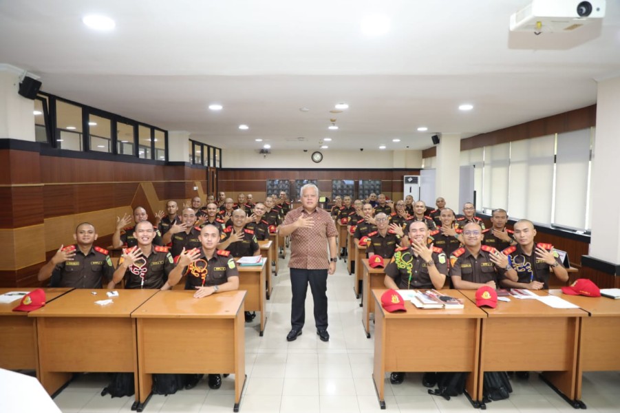 Kajati Sumut Ajarkan Materi Tentang Public Speaking Dan Pentingnya Komunikasi Publik Yang Baik