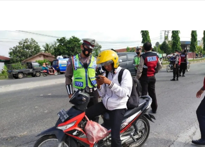 Operasi Keselamatan Toba 2022, Personil Polresta Deli Serdang Lakukan Edukasi dan Vaksinasi Massal