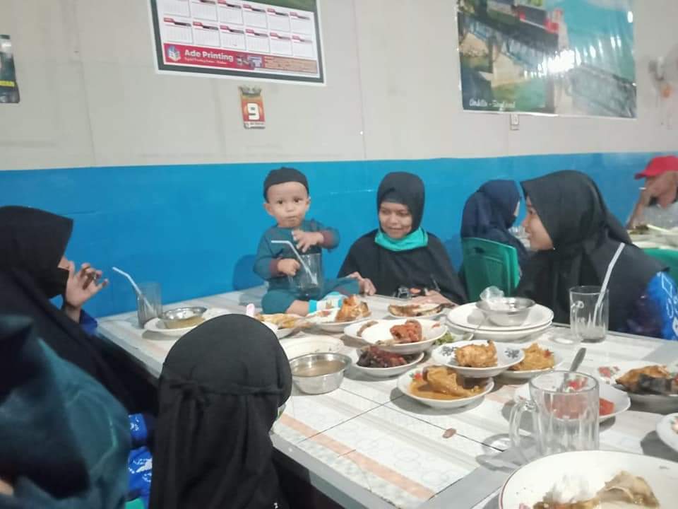 500 orang anak yatim mendapat santunan dari keluarga dr.Erick Adtrada Ritonga MKM