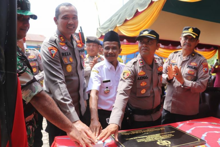 AKBP HM Reza Chairul Akbar Sidiq Sik MH Resmikan Polsubsektor Sinunukan