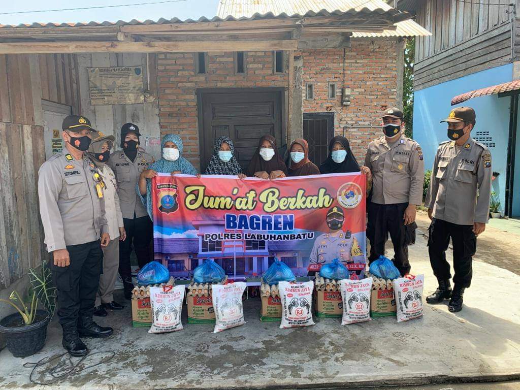 Polres Labuhanbatu bersama Jajarannya melaksanakan program Jumat Berkah