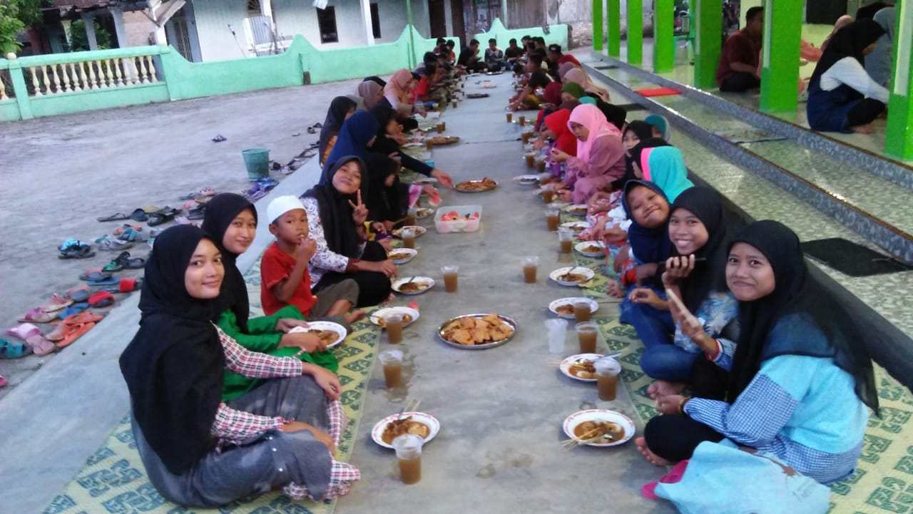 Jalin Silaturahmi, Remaja Masjid Al-Falah Desa Blok 10 Dolok Masihul Buka Puasa Bersama