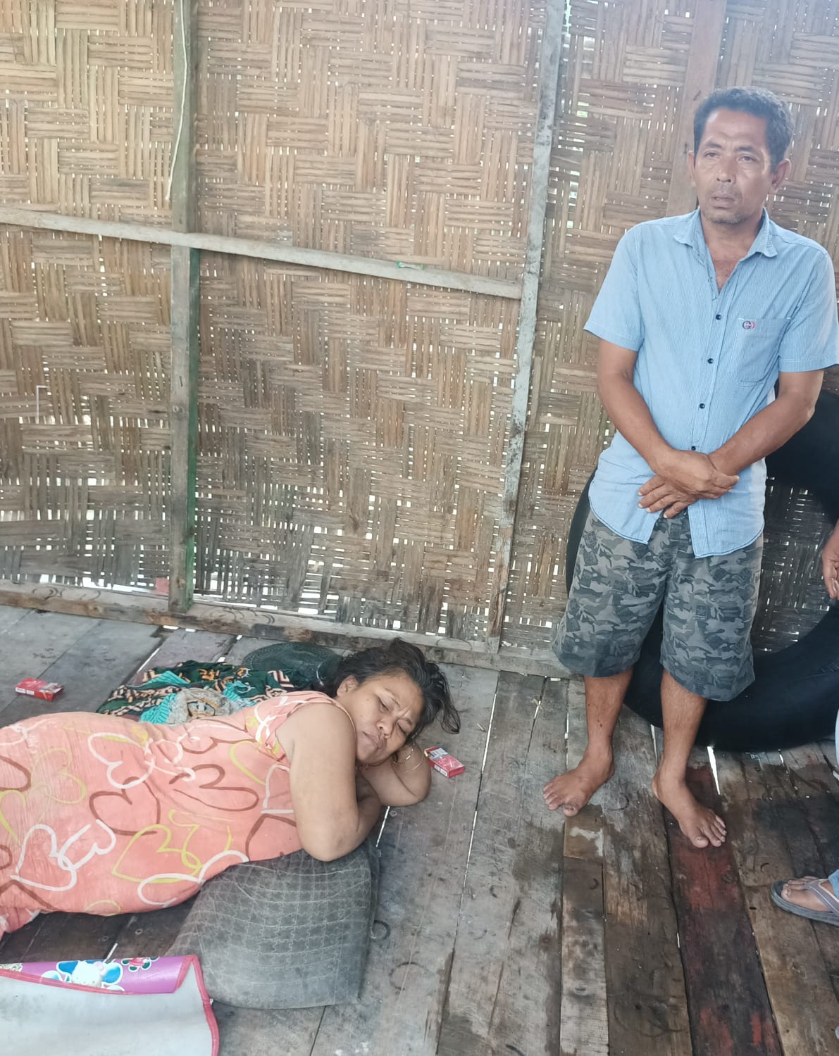 Uba Pasaribu Kunjungi Ibu Pengidap Depresi yang Dipasung Suami Karena Ketiadaan Biaya