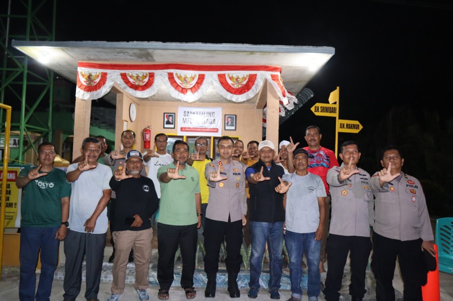 Kapolres Dumai Melakukan Kegiatan Sambang Pos Satkambling dan Memberi Apresiasi Warga Tanjung Palas  Aktif Jaga Keamanan Lingkungan
