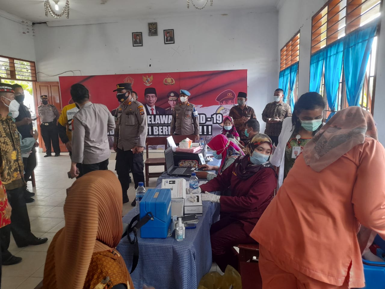 Tinjau Pelaksanaan Percepatan Vaksinasi Di SMPN 1 Beringin 