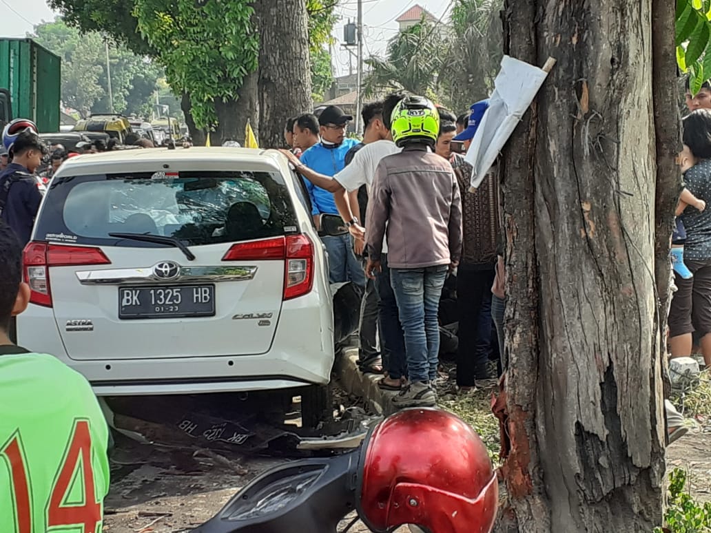 Tabrakan Beruntun Di Depan Wisma  Al Kahfi Medan Labuhan, Pengendara Sepmor Meregang Nyawa Ditempat