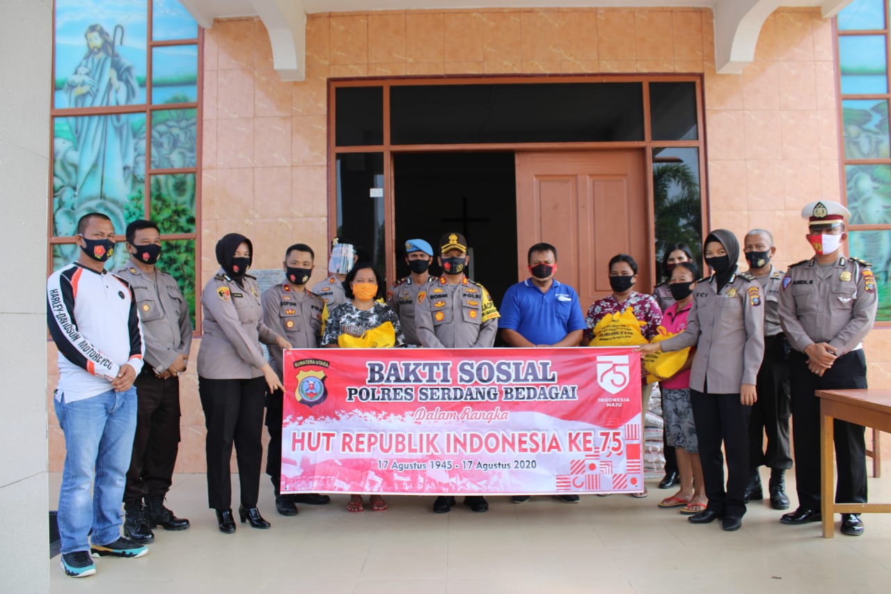 Bakti Sosial Serentak  HUT RI  Ke 75, Polres Serdang Bedagai Bagikan Sembako