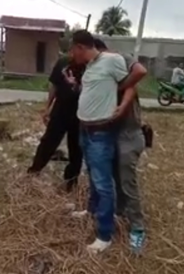 2 Oknum Satpolair dan 1 Oknum Personel Polsek Panai Tengah Digerebek Masyarakat