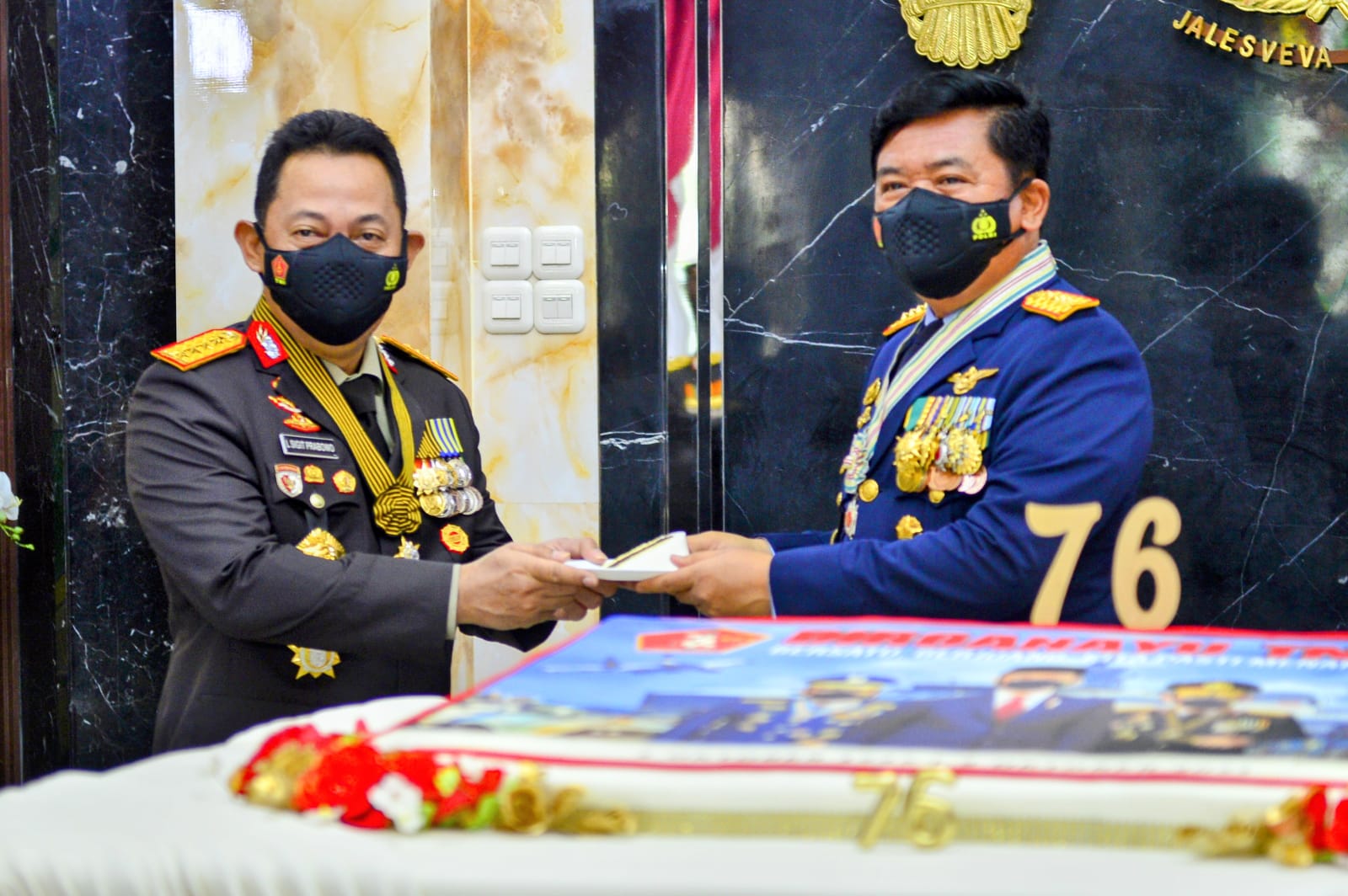 HUT ke-76 TNI, Kapolri: Sinergitas TNI-Polri Mutlak Sebagai Kekuatan Strategis Hadapi Tantangan 
