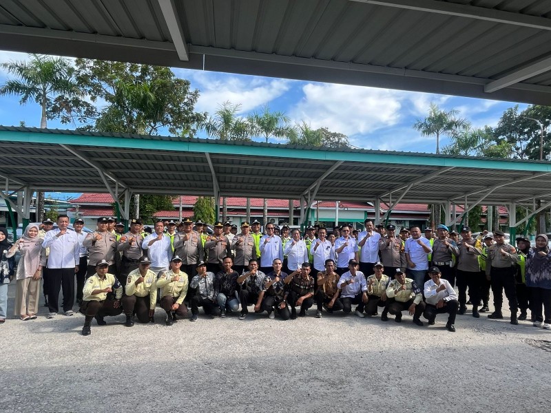 Apel Perdana PLT. Direktur RSUD Dr. Suhatman Mars Kota Dumai Dr Hafis Permana bersama Security