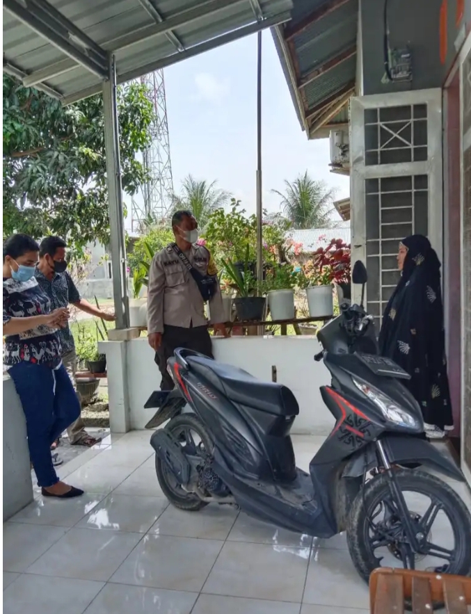 Memutus Mata Rantai Penularan Virus Corona, Personil Polsek Batang Kuis Dampingi Nakes Laksanakan Tr