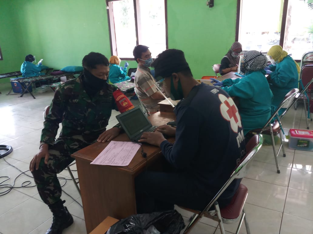Babinsa Dukung Donor Darah Para Pemuda Desanya 