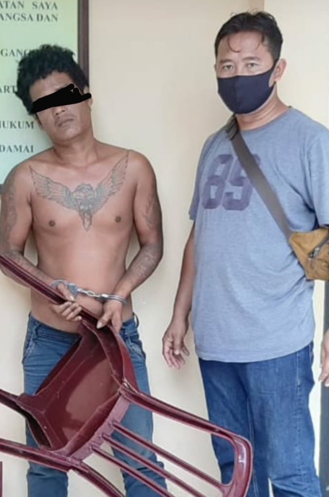 Dasar Anak Durhaka Tak Dikasih Uang Tri Boy Hantam Ayah Kandung  Pakai Kursi