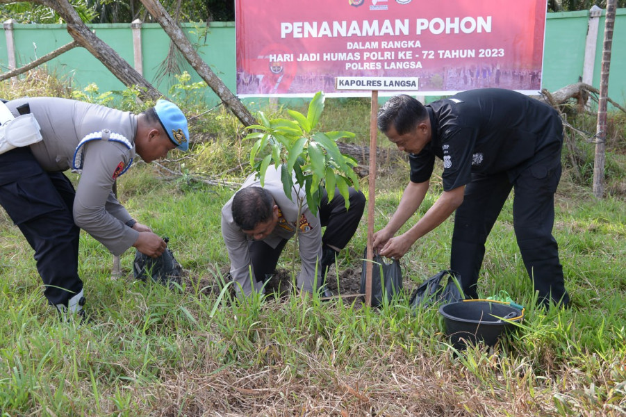 Rayakan HUT Humas Polri Ke-72, Polres Langsa Tanam Pohon
